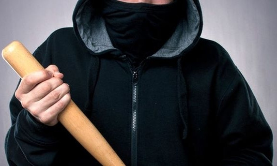 Українців у Польщі жорстоко побили битами: чоловік втратив язика