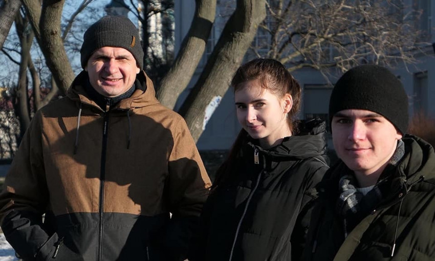 Олег Сенцов написал радостную новость о том, что он воссоединился с семьей (ФОТО)
