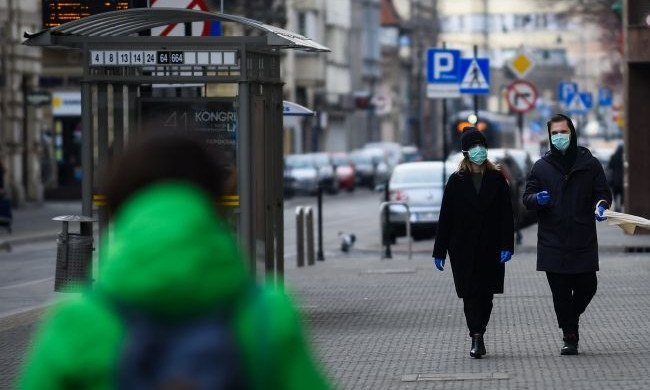 В Польше могут полностью отменить карантинные ограничения