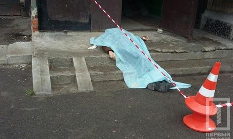 В Долгинцевском районе мужчина выбросился из окна