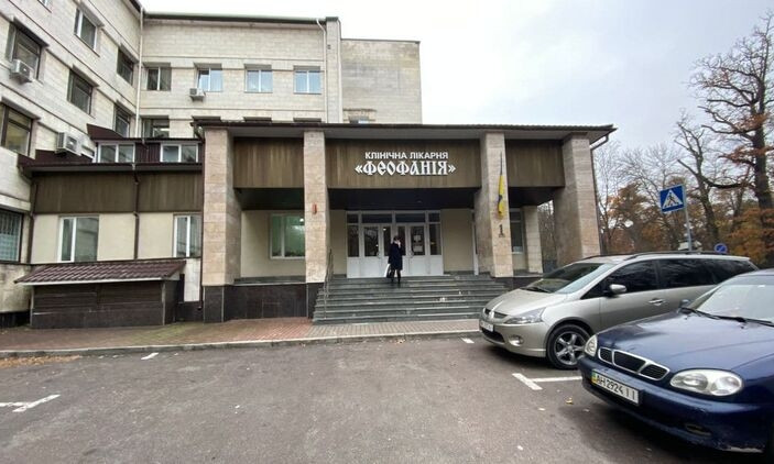 Покой Владимира Зеленского и Андрея Ермака в больнице, где они лечатся от коронавируса, охраняют 15 человек (ФОТО)