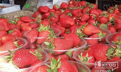 Почему криворожанам не рекомендуют покупать раннюю клубнику?