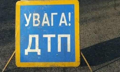 ДТП в Кривом Роге: мусоровоз врезался в столб
