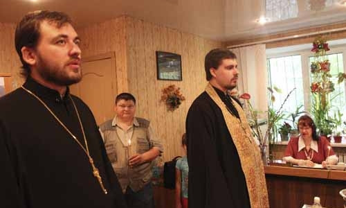 Криворожский Центр инвалидов благословили священнослужители