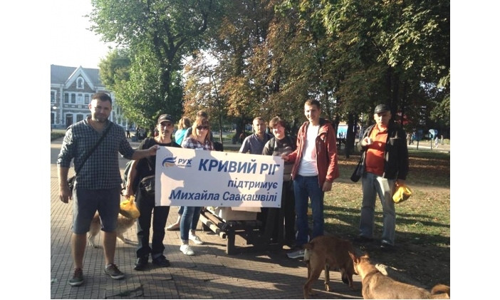 Криворожане встречают Михаила Саакашвили в Краковце