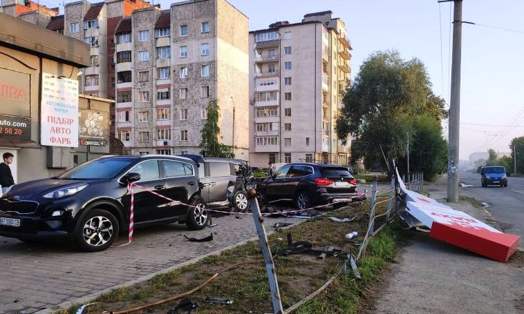 20-летняя модель из Ивано-Франковска на своем BMW протаранила пять автомобилей