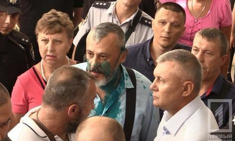 Депутата горсовета Кривого Рога зеленкой облили "на заказ"