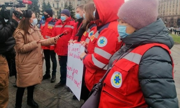 К ФОПам на Майдане присоединились медики