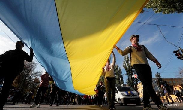 В Киеве прошел марш "Нет капитуляции". У Зеленского прокомментировали акцию протеста (ВИДЕО)