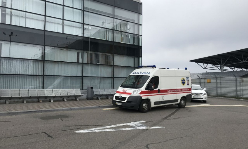 В аэропорту "Борисполь" приземлился самолет, в котором с большой вероятностью находится зараженный коронавирусом (ФОТО)