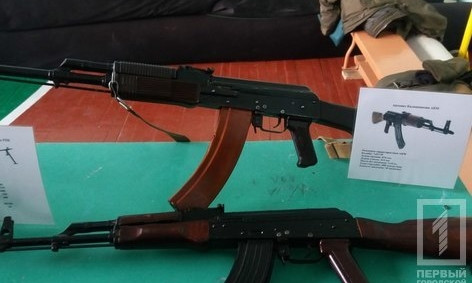 В Саксаганском районе школьники учились собирать автомат