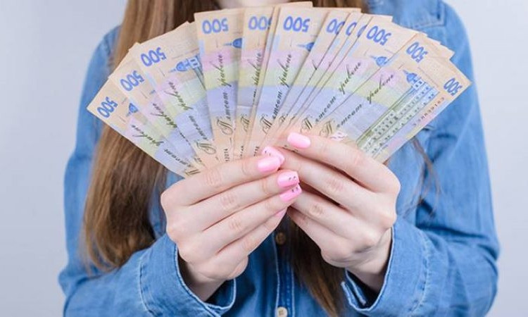 Физическим лицам – предпринимателям начали выплачивать «пресловутые» 8 тысяч помощи