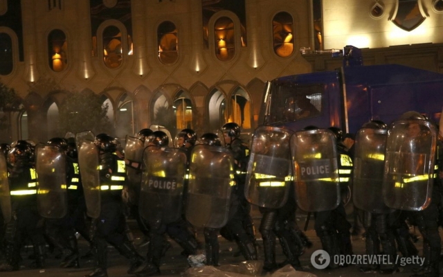 В Грузии вспыхнули антироссийские протесты Фото № 4 В Грузии вспыхнули антироссийские протесты Фото № 4
