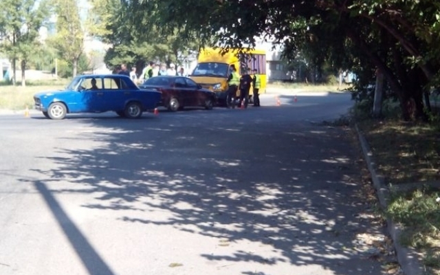 В Долгинцевском районе в маршрутку чуть не врезался В Долгинцевском районе в маршрутку чуть не врезался