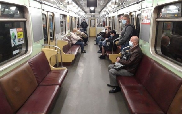 В Киеве и Харькове запустили метро: как первые пассажиры ехали в поезде (ФОТО, ВИДЕО) Фото № 5 В Киеве и Харькове запустили метро: как первые пассажиры ехали в поезде (ФОТО, ВИДЕО) Фото № 5