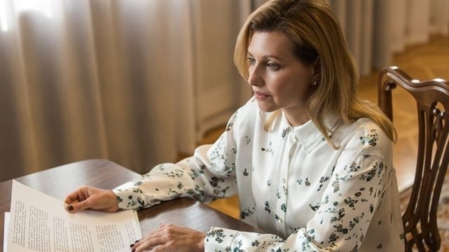 Елена Зеленская рассказала, что читает сейчас и поделилась любимой книгой Фото № 0 Елена Зеленская рассказала, что читает сейчас и поделилась любимой книгой Фото № 0
