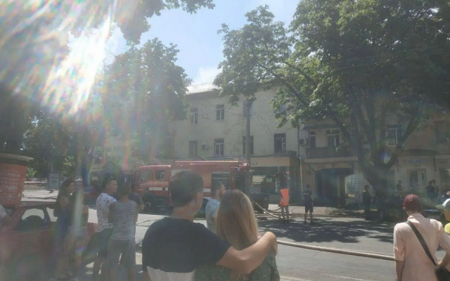 В центре Одессы полыхает многоэтажка (ФОТО, ВИДЕО) Фото № 7 В центре Одессы полыхает многоэтажка (ФОТО, ВИДЕО) Фото № 7