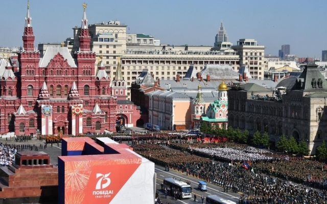 Без масок, социальной дистанции, обиды Лукашенко на Путина: в Москве прошел парад Победы (ФОТО, ВИДЕО) Фото № 5 Без масок, социальной дистанции, обиды Лукашенко на Путина: в Москве прошел парад Победы (ФОТО, ВИДЕО) Фото № 5