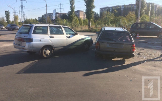 В тройном ДТП в Кривом Роге пострадала беременная девушка Фото № 1 В тройном ДТП в Кривом Роге пострадала беременная девушка Фото № 1