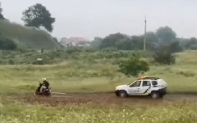 Зрелищная погоня полиции под Ровно не оставила зрителей равнодушными и набрала больше миллиона просмотров (ВИДЕО) Фото № 0 Зрелищная погоня полиции под Ровно не оставила зрителей равнодушными и набрала больше миллиона просмотров (ВИДЕО) Фото № 0