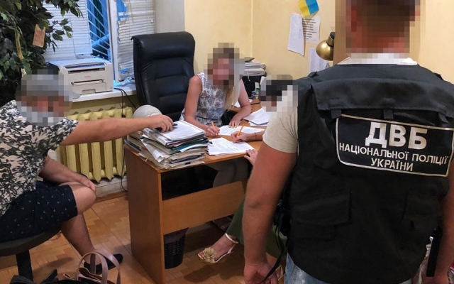 В Одессе бывшему полицейскому вручили подозрение в надругательстве над несовершеннолетней Фото № 0 В Одессе бывшему полицейскому вручили подозрение в надругательстве над несовершеннолетней Фото № 0