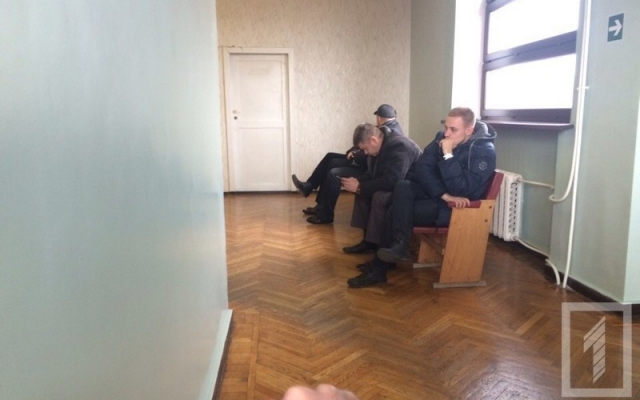 В здании криворожского горисполкома проводят обыск вооруженные люди Фото № 2 В здании криворожского горисполкома проводят обыск вооруженные люди Фото № 2