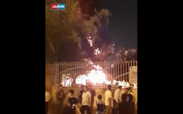 В Иране подожгли больницу, куда привезли людей с коронавирусом (ВИДЕО) Фото № 0 В Иране подожгли больницу, куда привезли людей с коронавирусом (ВИДЕО) Фото № 0