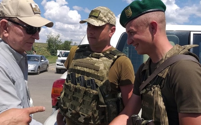 Леонид Кучма на Луганщине проконтролировал процесс разведения войск Фото № 5 Леонид Кучма на Луганщине проконтролировал процесс разведения войск Фото № 5