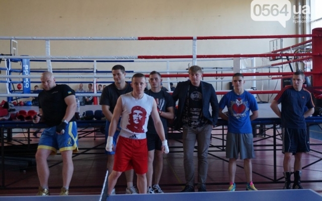 В Кривом Роге побывал лучший боксер мира - Василий Ломаченко Фото № 4 В Кривом Роге побывал лучший боксер мира - Василий Ломаченко Фото № 4