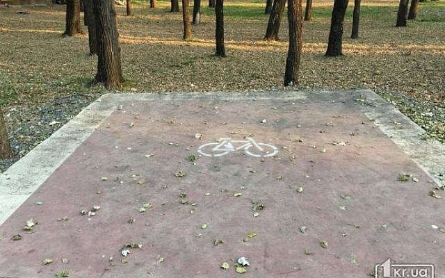 Велодорожка в парке Б. Хмельницкого опасна для жителей Кривого Рога Фото № 9 Велодорожка в парке Б. Хмельницкого опасна для жителей Кривого Рога Фото № 9