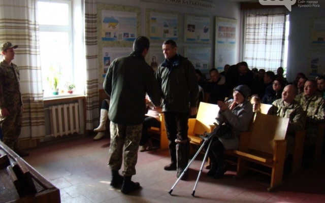 Криворожских бойцов АТО наградили нагрудными знаками Главнокомандующего ВСУ Фото № 1 Криворожских бойцов АТО наградили нагрудными знаками Главнокомандующего ВСУ Фото № 1