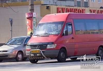 В Кривом Роге из маршрутки на ходу выпала пассажирка Фото № 0 В Кривом Роге из маршрутки на ходу выпала пассажирка Фото № 0