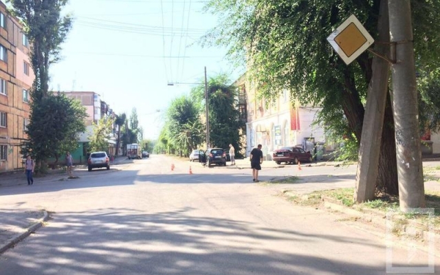 ДТП в Кривом Роге: пострадали 3 человека, среди них - беременная женщина Фото № 2 ДТП в Кривом Роге: пострадали 3 человека, среди них - беременная женщина Фото № 2
