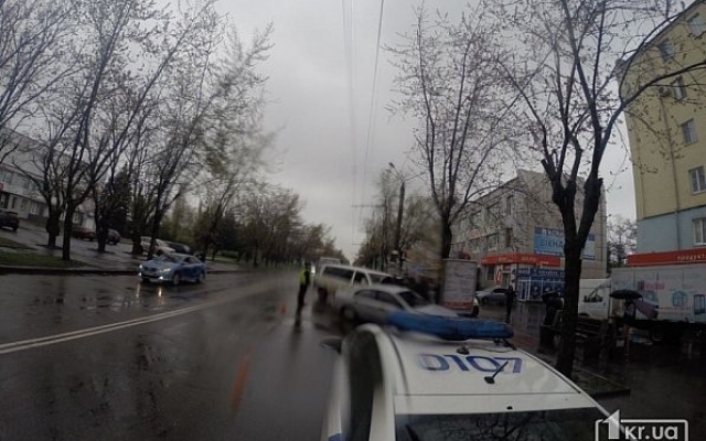 ДТП на Мусоргского: пострадавшего забрали в реанимацию Фото № 4 ДТП на Мусоргского: пострадавшего забрали в реанимацию Фото № 4