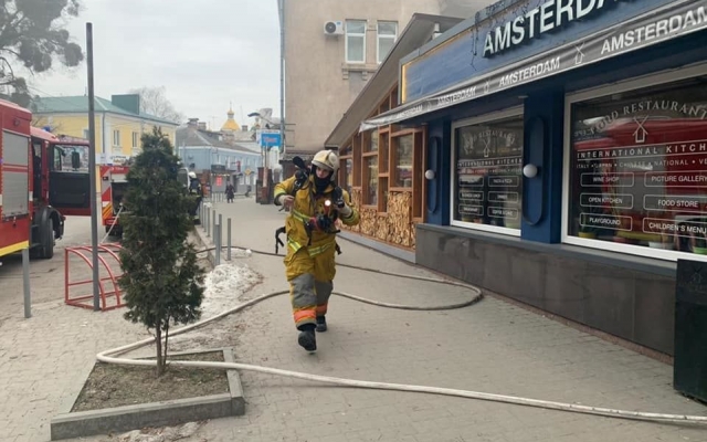 В центре города Ровно сгорел ресторан (ФОТО, ВИДЕО) Фото № 0 В центре города Ровно сгорел ресторан (ФОТО, ВИДЕО) Фото № 0