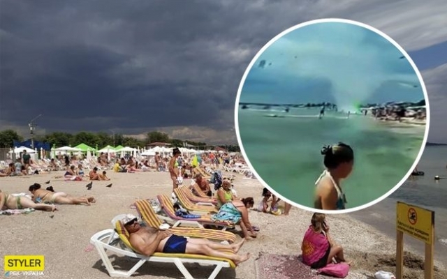 По пляжу Одессы пронесся огромный смерч Фото № 0 По пляжу Одессы пронесся огромный смерч Фото № 0