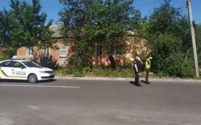 Взявший в заложники начальника УГРО полтавчанин - участник ООС Скрипник Роман: он озвучил свое требование (ФОТО, ВИДЕО) Фото № 3 Взявший в заложники начальника УГРО полтавчанин - участник ООС Скрипник Роман: он озвучил свое требование (ФОТО, ВИДЕО) Фото № 3