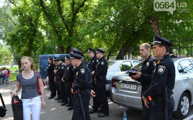 Полиция Кривого Рога раздала наряды и провела разводы Фото № 11 Полиция Кривого Рога раздала наряды и провела разводы Фото № 11