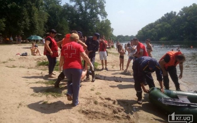 Криворожан учили безопасности во время отдыха на воде Фото № 1 Криворожан учили безопасности во время отдыха на воде Фото № 1