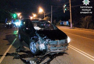ДТП в Кривом Роге: на Днепровском шоссе столкнулись две иномарки Фото № 0 ДТП в Кривом Роге: на Днепровском шоссе столкнулись две иномарки Фото № 0