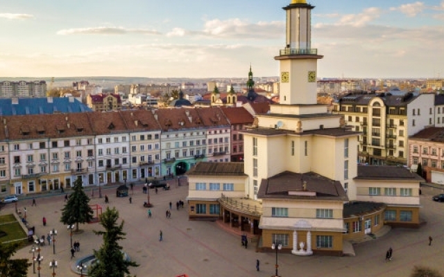 В Ивано-Франковской области закрыли рестораны и разместили блокпосты Фото № 0 В Ивано-Франковской области закрыли рестораны и разместили блокпосты Фото № 0
