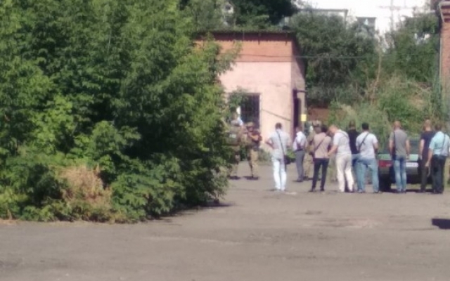 Полтавский автоугонщик поменял заложника с сотрудника УГРО на начальника и с ним пытается покинуть город Фото № 1 Полтавский автоугонщик поменял заложника с сотрудника УГРО на начальника и с ним пытается покинуть город Фото № 1