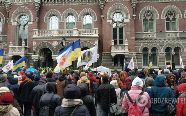 Пришли за бесплатным кофе и 400-ми гривнами: в Киеве раскрыли проплаченный митинг (ФОТО, ВИДЕО) Фото № 3 Пришли за бесплатным кофе и 400-ми гривнами: в Киеве раскрыли проплаченный митинг (ФОТО, ВИДЕО) Фото № 3