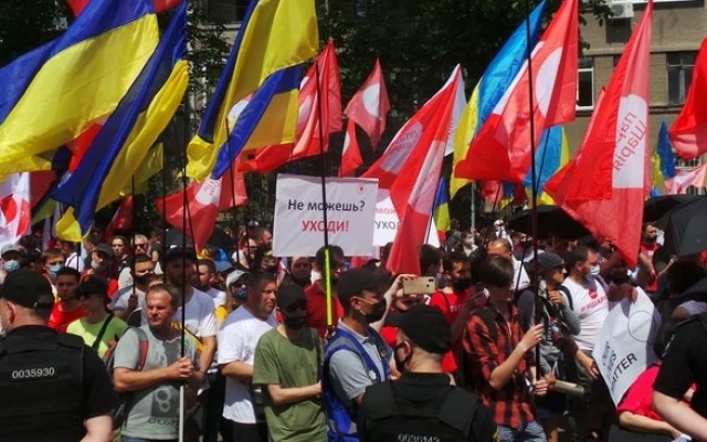 Яйца, задержания и Яйца, задержания и