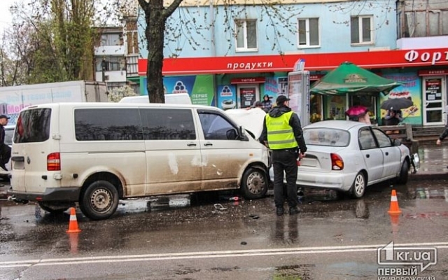 ДТП на Мусоргского: пострадавшего забрали в реанимацию Фото № 7 ДТП на Мусоргского: пострадавшего забрали в реанимацию Фото № 7