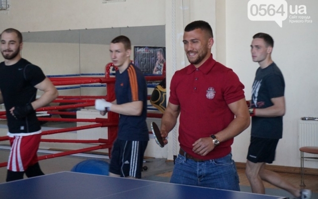 В Кривом Роге побывал лучший боксер мира - Василий Ломаченко Фото № 9 В Кривом Роге побывал лучший боксер мира - Василий Ломаченко Фото № 9