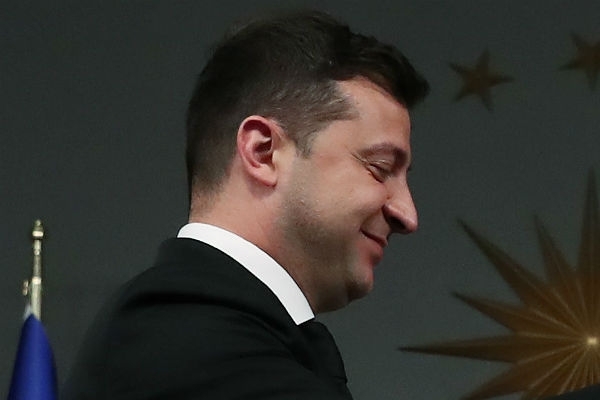 Владимир Зеленский «предпочитает» «The Economist», «Сельские вести» и «Комсомолку» - Офис президента закупит газет почти на 200 тысяч гривен Фото № 0 Владимир Зеленский «предпочитает» «The Economist», «Сельские вести» и «Комсомолку» - Офис президента закупит газет почти на 200 тысяч гривен Фото № 0
