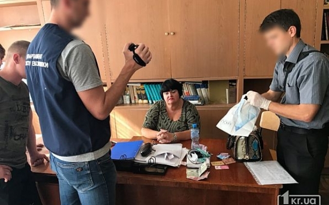 Преподаватель экономического института Преподаватель экономического института
