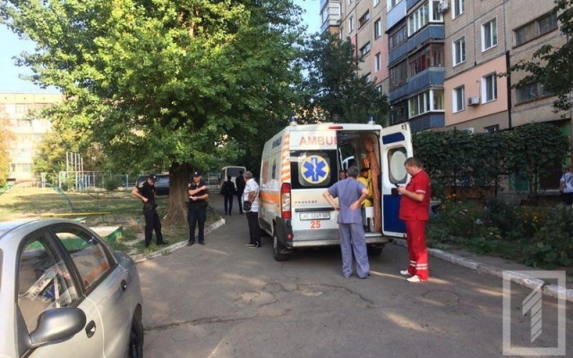 В Кривом Роге разбился ребенок, выпав с 4 этажа Фото № 4 В Кривом Роге разбился ребенок, выпав с 4 этажа Фото № 4
