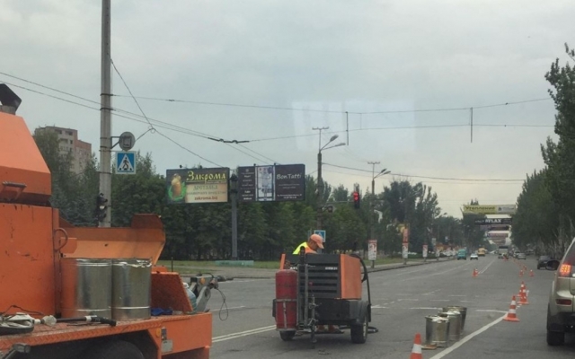 В Кривом Роге ремонтируют асфальтное покрытие центральных улиц Фото № 0 В Кривом Роге ремонтируют асфальтное покрытие центральных улиц Фото № 0